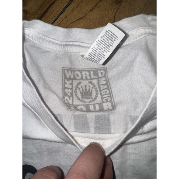 Bruno Mars 24K Magic World Tour T-Shirt White Men’s Medium 18x27 Concert Band T - Picture 3 of 5